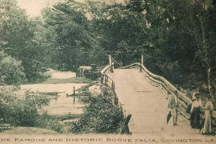 c. 1907–1911: Private toll bridge at Sulphur Springs, upriver from Boston Street. Its shape shows repeated washouts from floating logs.