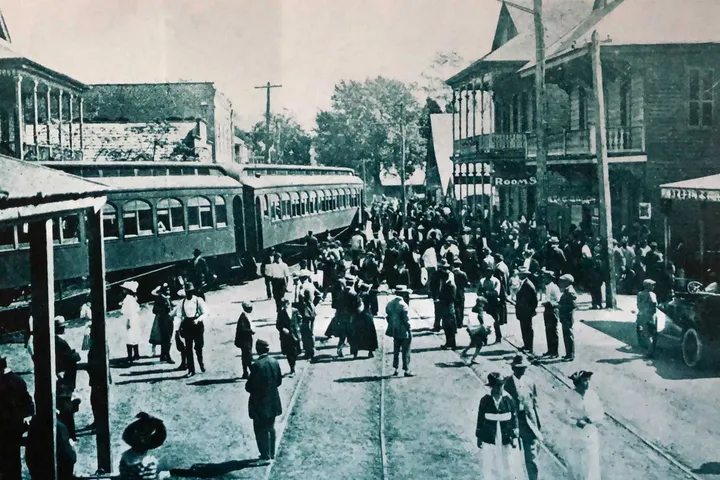 c. 1916: A train makes the turn onto Gibson Street.